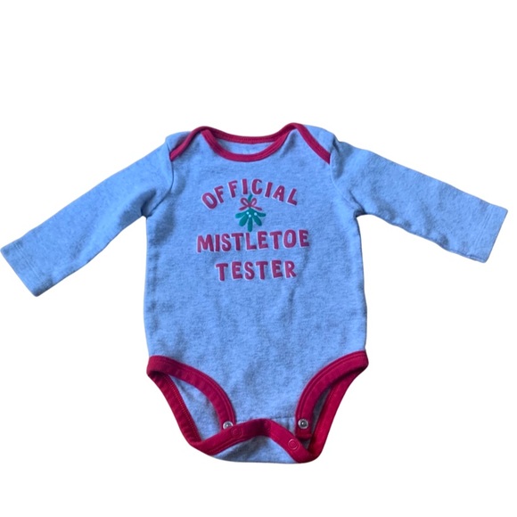Carter’s Christmas Baby Onesie original Mistletoe Kisser Size 6 months - Picture 5 of 9